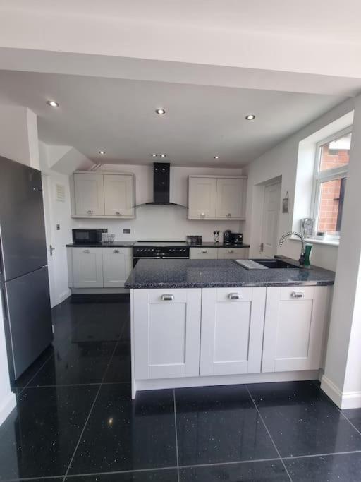 Somers Lodge Leicester Bagian luar foto