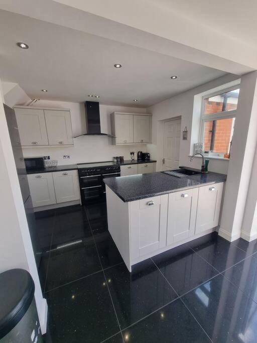 Somers Lodge Leicester Bagian luar foto