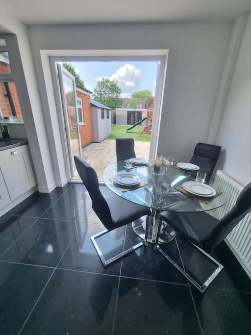 Somers Lodge Leicester Bagian luar foto