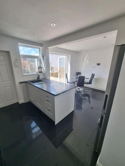 Somers Lodge Leicester Bagian luar foto